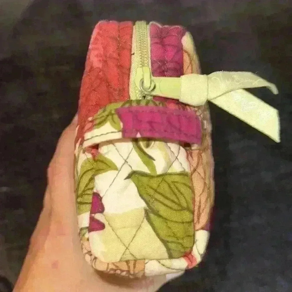 Vera Bradley RETIRED Hello Dalia! Cosmetic Bag - Picture 6 of 8